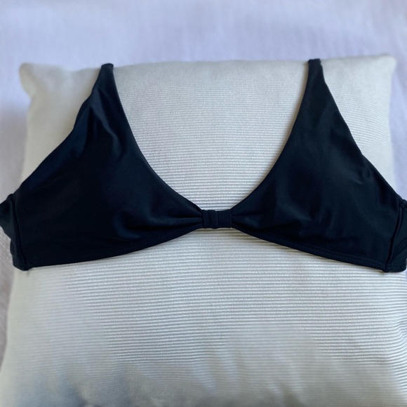 Black Bikini - Picture 4 of 10